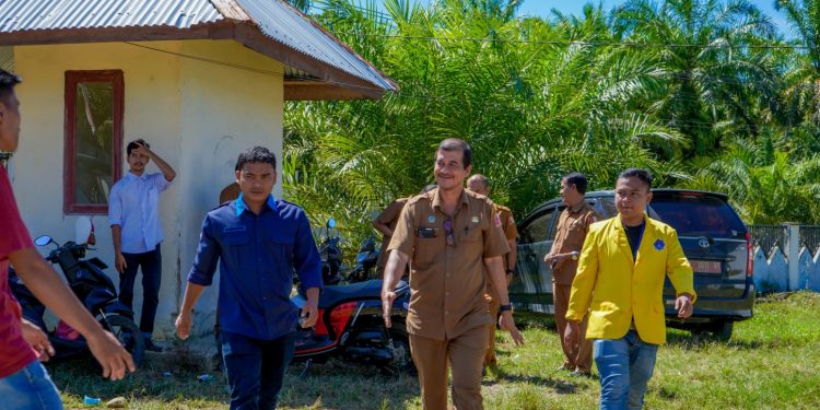 Terkait Jaringan Seluler, Kadiskominfotik Nagan Raya Sambangi Desa Bumi Sari