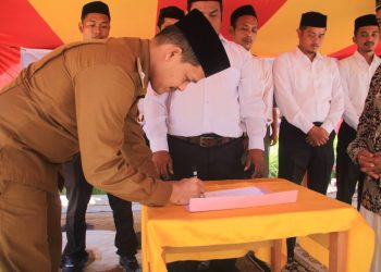 Keuchik Rusman Lantik dan Ambil Sumpah Jabatan Aparatur Gampong Meureubo