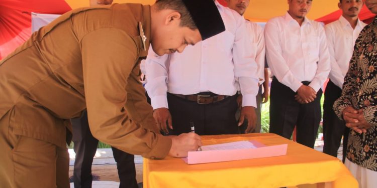 Keuchik Rusman Lantik dan Ambil Sumpah Jabatan Aparatur Gampong Meureubo