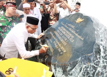 Usai Diresmikan Bupati, Masjid Giok Gelar Salat Jumat Perdana