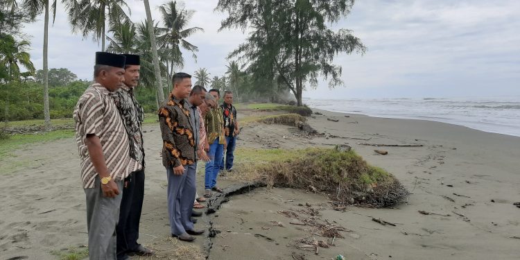 Keuchik Alian : Pantai Suak Puntong Butuh Tanggul Pemecah Ombak