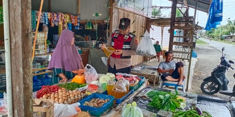 Polsek Meureubo Pantau Stok dan Kestabilan Harga Sembako di Pasar