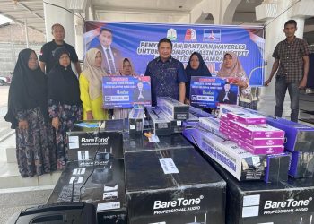 151 Masjid di Nagan Raya Terima Sajadah dan Kipas Angin dari Edi Kamal