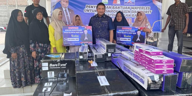 151 Masjid di Nagan Raya Terima Sajadah dan Kipas Angin dari Edi Kamal