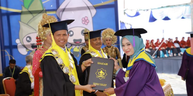 230 Wisudawan Universitas Teuku Umar Meulaboh Raih Nilai Cumlaude