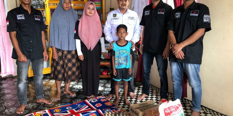 Pengurus DPC Repdem Nagan Raya Berbagi Kebahagiaan Bersama Kaum Dhuafa