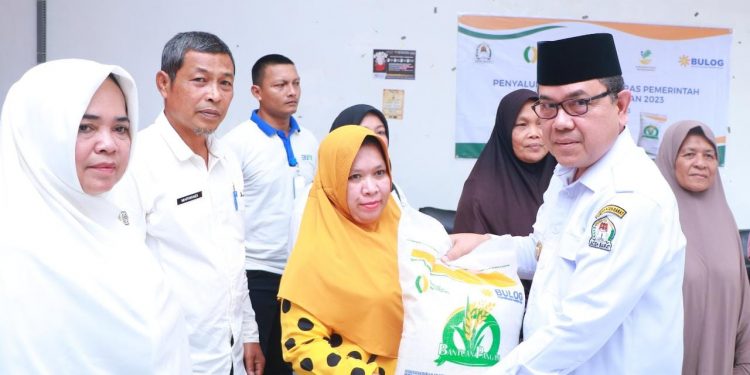 Pemkab Aceh Barat Salurkan Bantuan Pangan Cadangan Beras Pemerintah