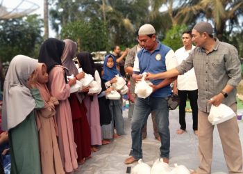 Komunitas THB FC Aceh Barat Buka Puasa Bersama Anak Yatim