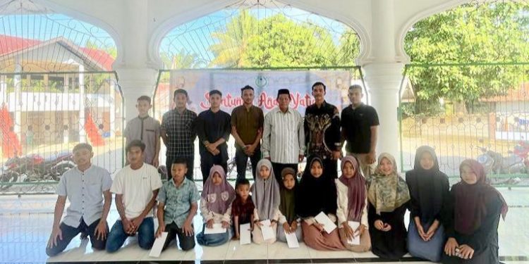 Mahasiswa IPMKP Banda Aceh Santuni Anak Yatim di Nagan Raya