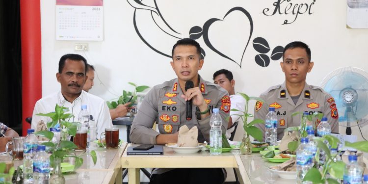 Kapolres Nagan Raya Gelar Jumat Curhat Bersama Kadis Pendidikan