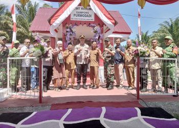 Kapolres Nagan Raya Resmikan Satkamling Desa Purwodadi