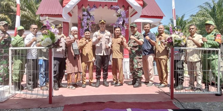 Kapolres Nagan Raya Resmikan Satkamling Desa Purwodadi