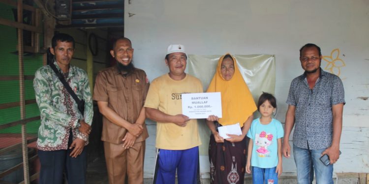 BMK Nagan Raya Salurkan Zakat Kepada Mualaf
