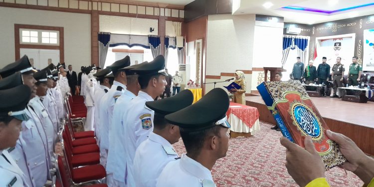 Lantik 40 Kepala Desa, Fitriany Farhas : Keuchik Jangan Terlibat Politik Praktis