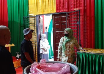 Jelang Pembukaan PKA, Fitriany Farhas Tinjau Kesiapan Anjungan