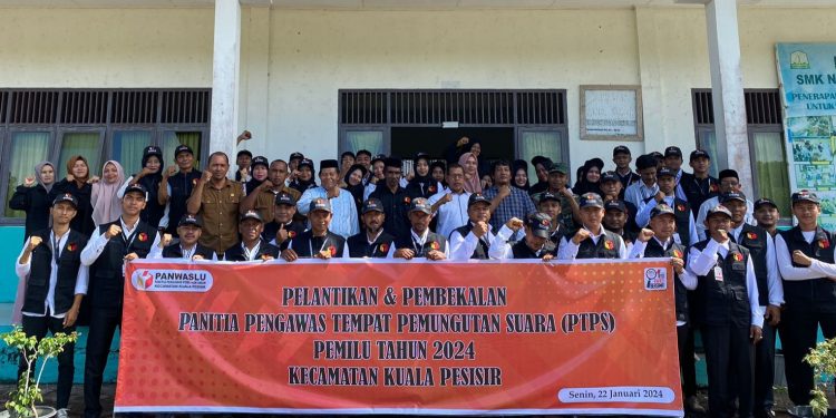 Panwascam Kuala Pesisir Kukuhkan 50 Pengawas TPS Pemilu 2024