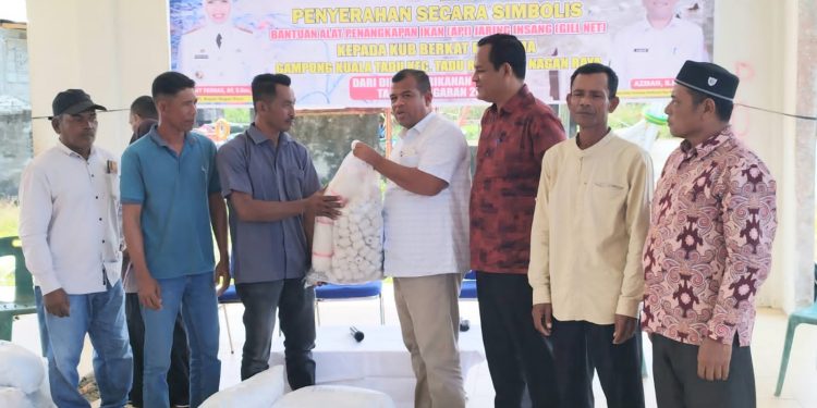 Pemkab Nagan Raya Salurkan Bantuan Alat Tangkap Ikan untuk Nelayan