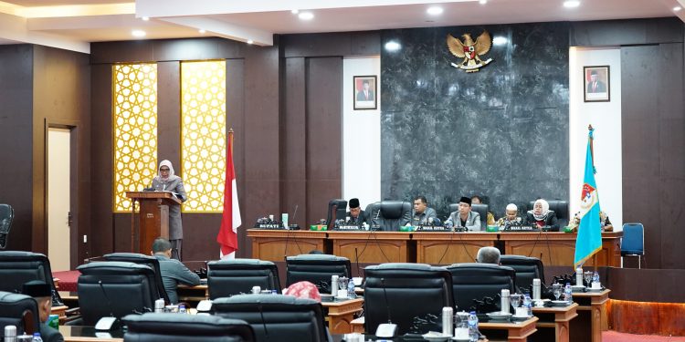 Fitriany Farhas Hadiri Rapat Paripurna V Dewan Nagan Raya Tahun Sidang 2024