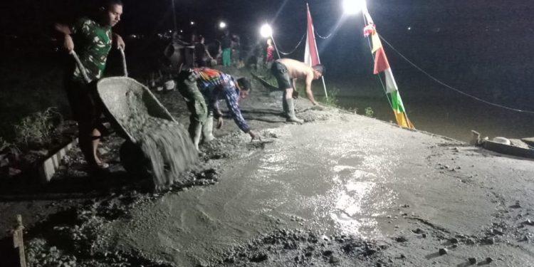 Tak Kenal Lelah, Satgas TMMD Bekerja Siang-Malam