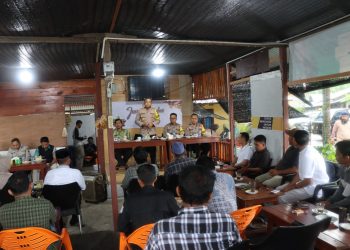 Kapolres Nagan Raya Gelar Jumat Curhat Bersama PPK dan Tokoh Masyarakat Seunagan Timur