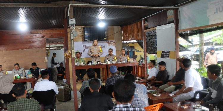 Kapolres Nagan Raya Gelar Jumat Curhat Bersama PPK dan Tokoh Masyarakat Seunagan Timur