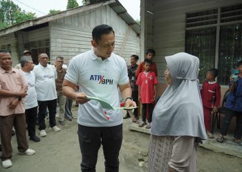 Menteri AHY Serahkan Sertipikat Tanah di Pekanbaru, Masyarakat : 17 Tahun Kami Menunggu