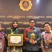 Fitriany Farhas Terima Penghargaan UHC Award dari Wakil Presiden