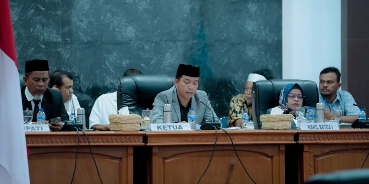 Rapat Paripurna Bahas Perubahan APBK 2024, Banggar dan Fraksi DPRK Sampaikan Pendapat dan Pandangan Umum