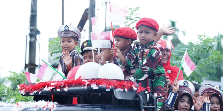 Sambut HUT ke-79 RI, Ribuan Pelajar Meriahkan Pawai Karnaval di Nagan Raya