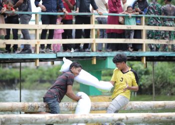 Tangkap Bebek, Pukul Bantal dan Panjat Pinang Ramaikan HUT ke-79 RI di Nagan Raya