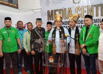 Mantan Wabup, HM Kasem Ibrahim Ikut Antarkan Pasangan AMAN Mendaftar ke KIP Nagan Raya