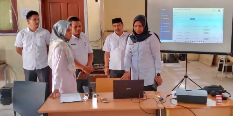 Fitriany Farhas Tinjau Pelaksanaan ANBK Jenjang SMP