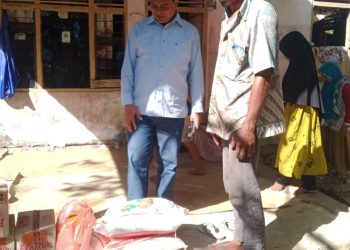 Cabup Asib Amin Salurkan Bantuan Masa Panik  Korban Rumah Terbakar