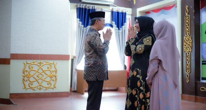 Pemkab Nagan Raya gelar Peusijuek dan Pisah Sambut Penjabat Bupati