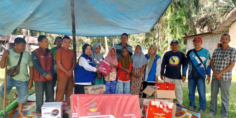 Dinsos Nagan Raya Salurkan Bantuan Masa Panik kepada Korban Kebakaran di Gunong Pungki