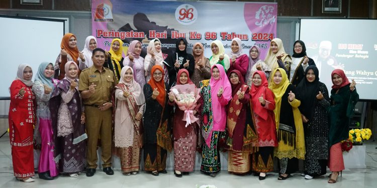Peringati Hari Ibu ke-96, Pemkab Nagan Raya Berikan Penghargaan kepada Tokoh Champion Gender