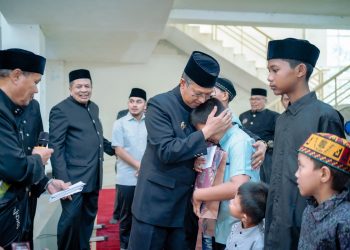 Pj Bupati Iskandar Hadiri Maulid IKNR Banda Aceh serta Santuni Anak Yatim