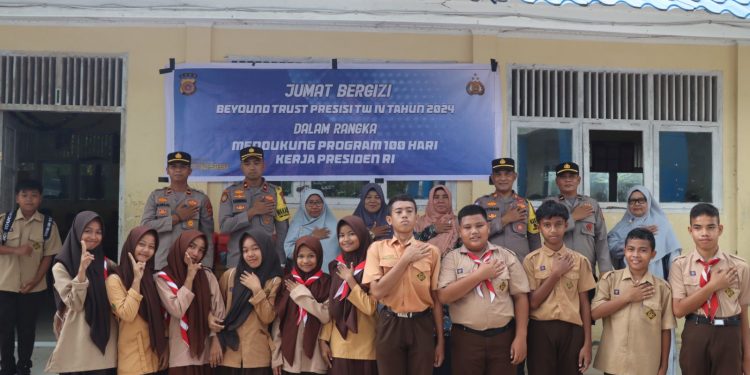 Wakapolres Nagan Raya gelar Program “Jumat Bergizi” di SMA Negeri 2 Kuala