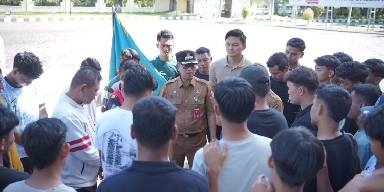 Pj Bupati Iskandar Lepas Tim Adam Depok FC untuk Berlaga di Liga 4 Aceh