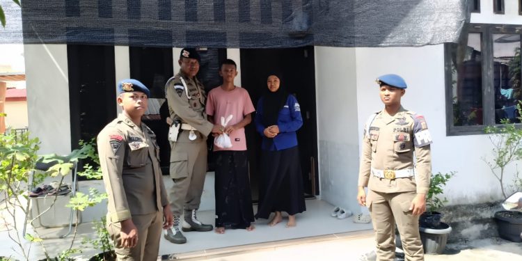 Brimob Batalyon C Pelopor Bagikan Daging Meugang untuk Anak yatim dan Insan Pers