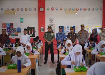 3.440 Siswa Nikmati Makan Bergizi Gratis Perdana di Nagan Raya