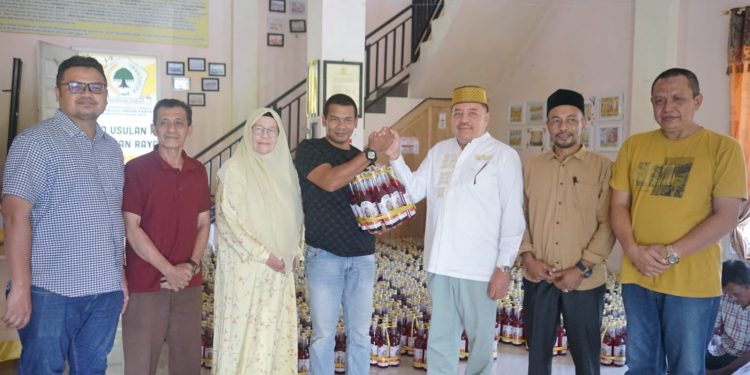 TRK Salurkan Paket Lebaran kepada Tim Pemenangannya