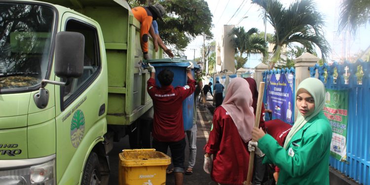 Sampah Menumpuk di Kota Sabang, Dema STIS Al-Aziziyah gelar Aksi Bakti Sosial