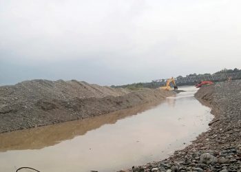 Respon Cepat Bupati TRK , Perintahkan Kerukkan Aliran Irigasi Lung Tiga