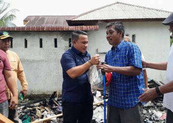 DPW Nasdem Aceh Serahkan Bantuan untuk Korban Kebakaran di Nagan Raya