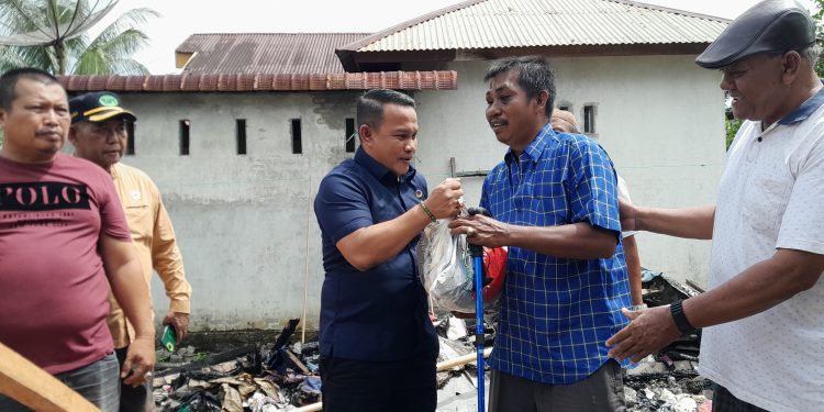DPW Nasdem Aceh Serahkan Bantuan untuk Korban Kebakaran di Nagan Raya