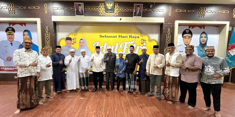 Bupati Nagan Raya Terima Silaturahmi Warga dalam Open House Idul Fitri 1446 Hijriah