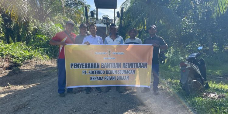 Perbaiki Jalan Rusak, PT Socfindo Kebun Seunagan Kerahkan Satu Unit Grader Ke Padang Panyang