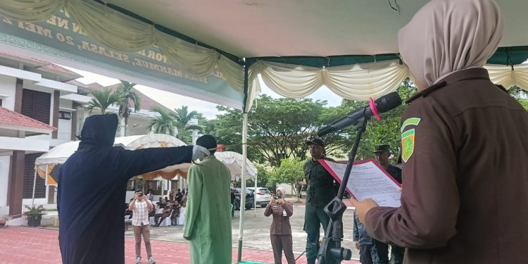 Terlibat Judi Slot, Pemuda di Nagan Raya Dicambuk 10 Kali