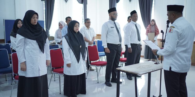 Wakil Raja Sayang Lantik Pejabat Fungsional Penata Kelola Penanaman Modal